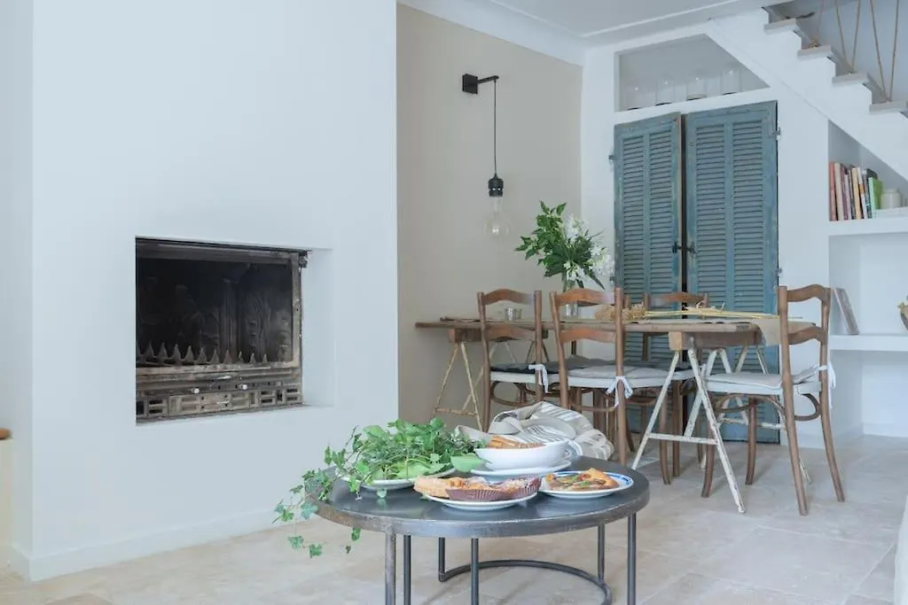 Holiday home La Suite D'Amour Cucuron : Une Maison De Village. France