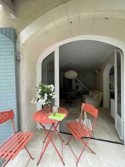 La Suite D'Amour Cucuron : Une Maison De Village.
