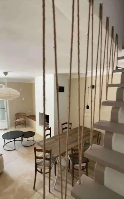 La Suite D'Amour Cucuron : Une Maison De Village.